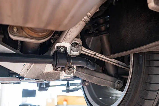 Вступ: чи може маленька ланка визначити, чи «слухається» ваше рульове керування?