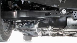 Чому розкішні автомобілі віддають перевагу «надійним важелям керування з алюмінієвого сплаву»?